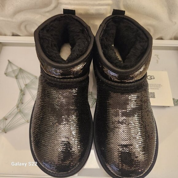 UGG Classic UL Mini Mirror Ball Boots. Black. NIB. Size 6 - Picture 7 of 13